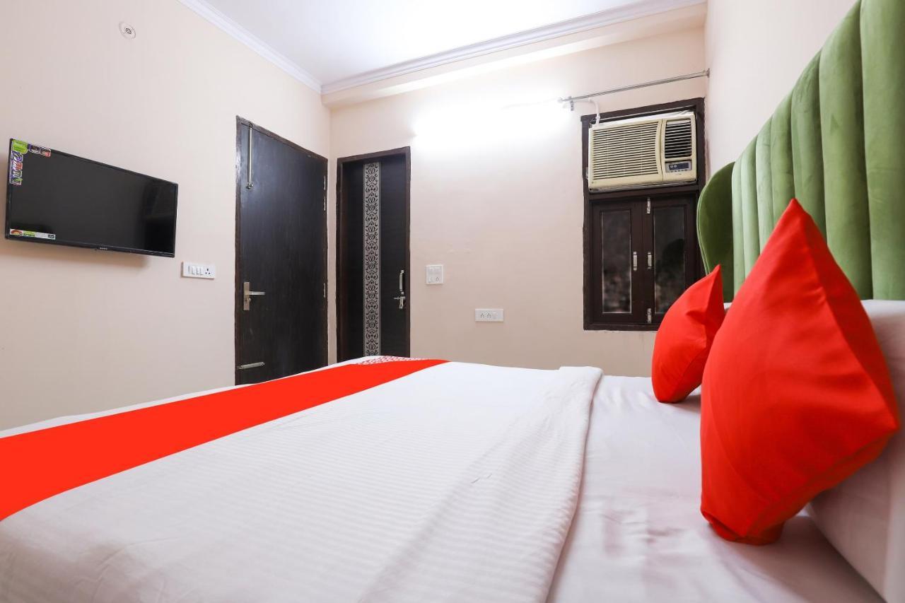 Oyo 77819 Shahdara Inn Új-Delhi Kültér fotó