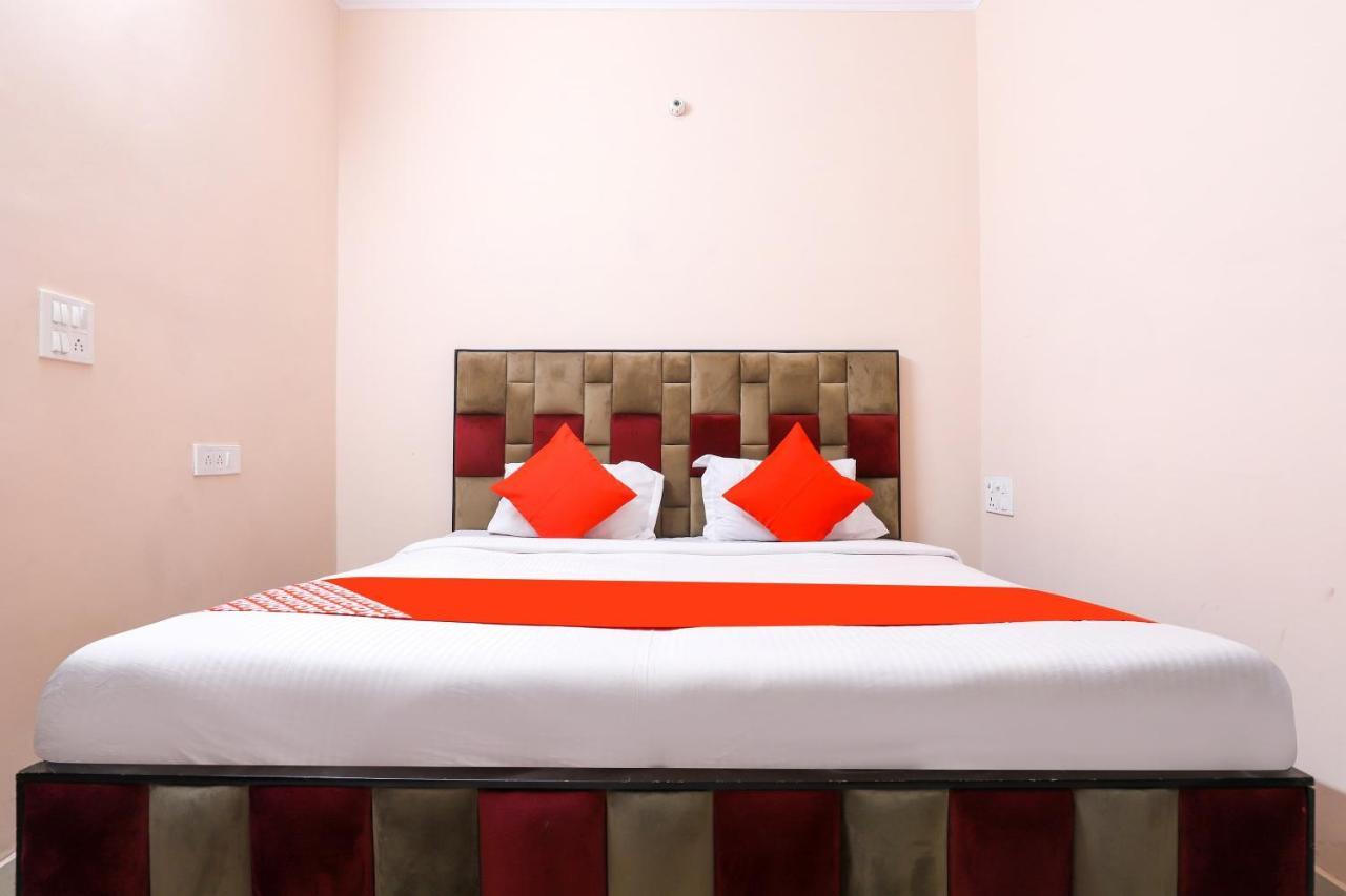 Oyo 77819 Shahdara Inn Új-Delhi Kültér fotó