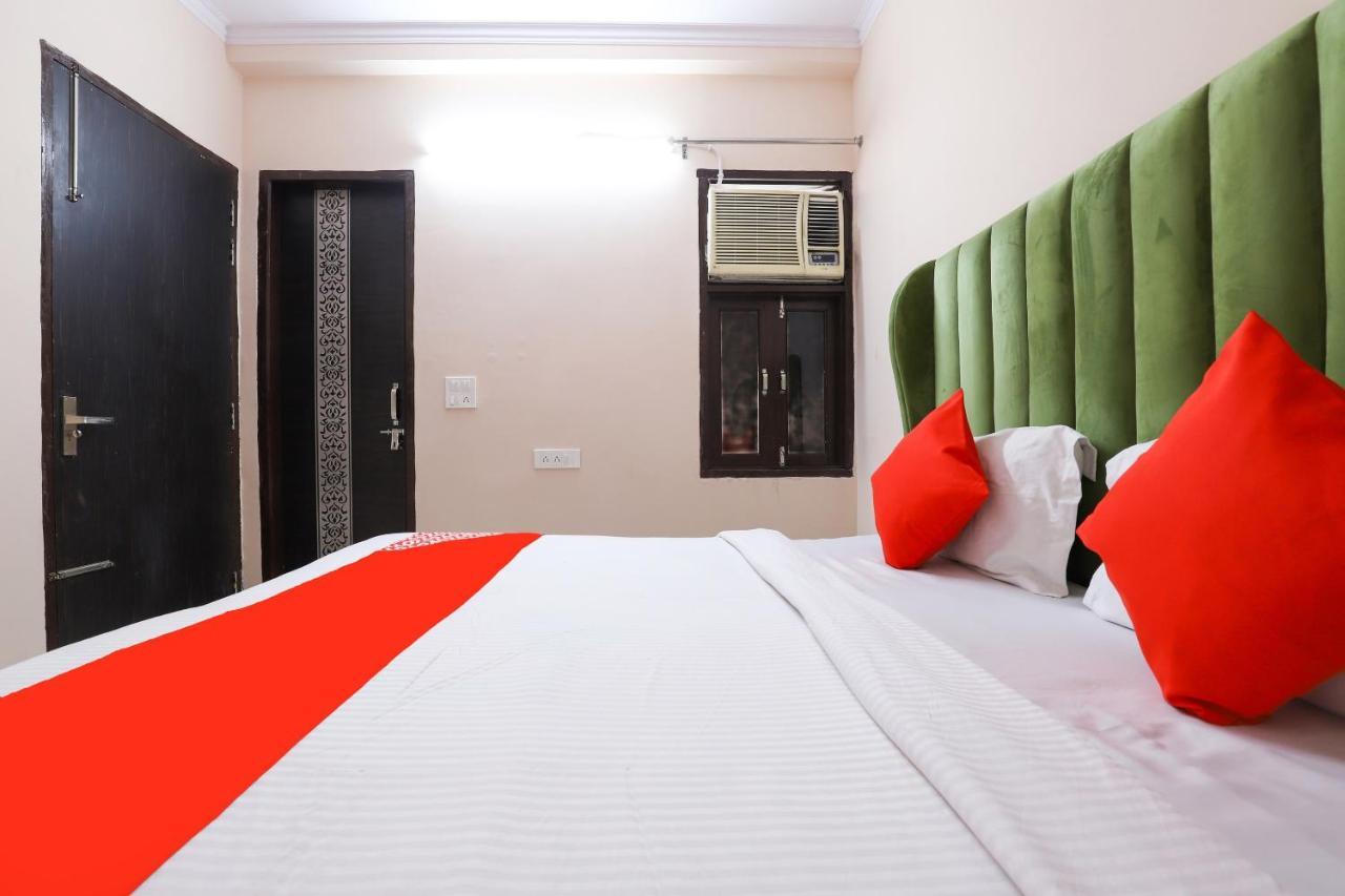 Oyo 77819 Shahdara Inn Új-Delhi Kültér fotó
