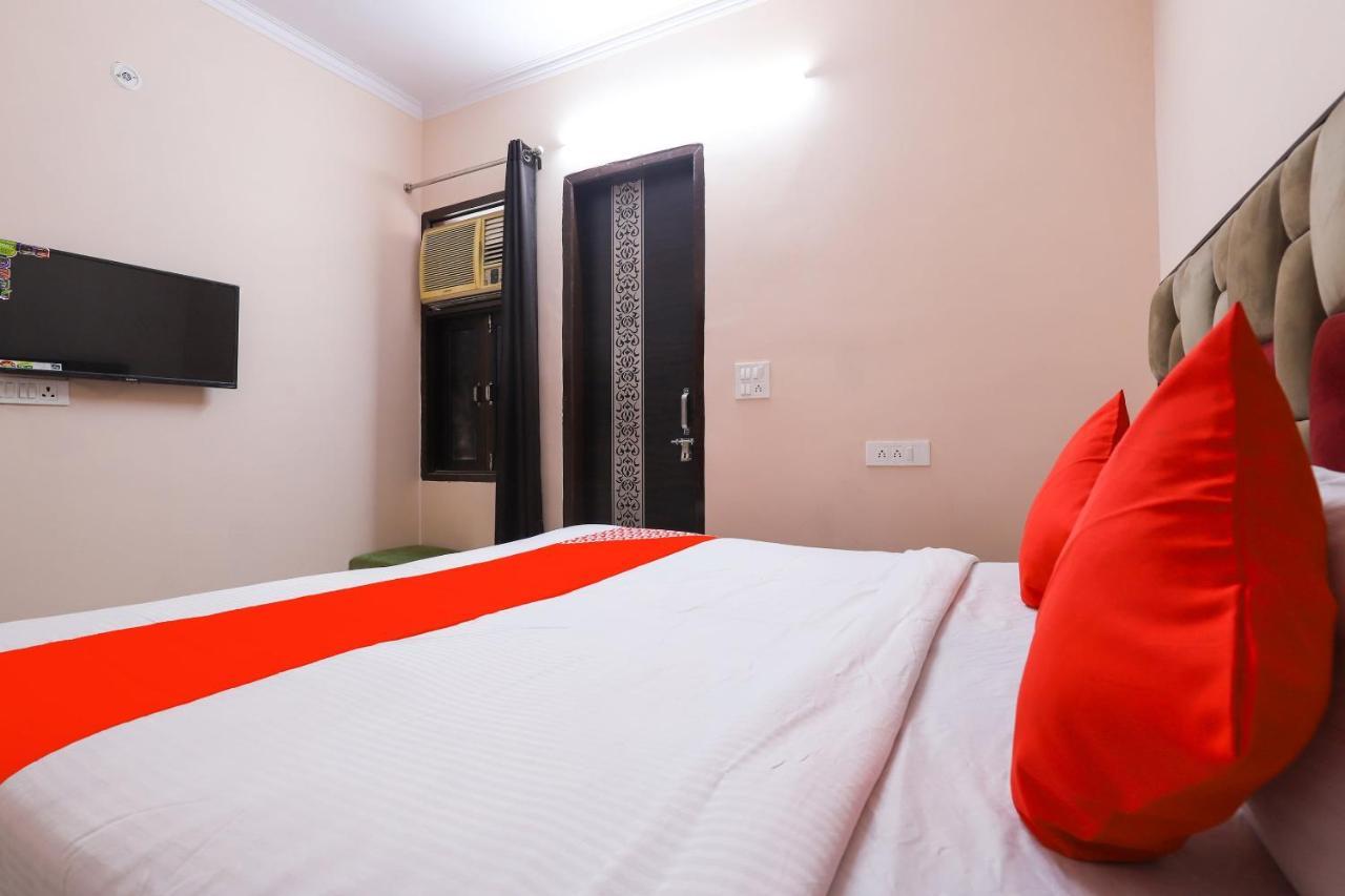 Oyo 77819 Shahdara Inn Új-Delhi Kültér fotó