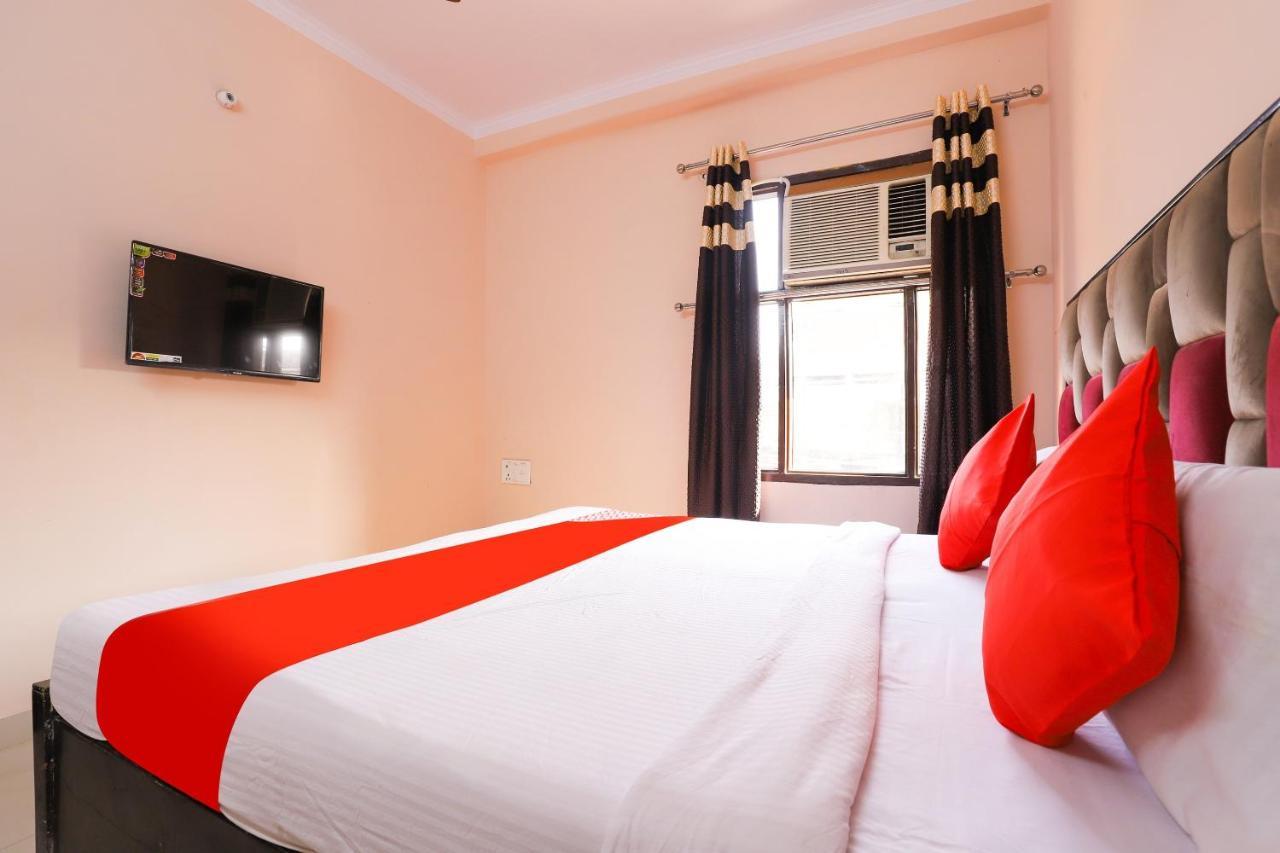 Oyo 77819 Shahdara Inn Új-Delhi Kültér fotó