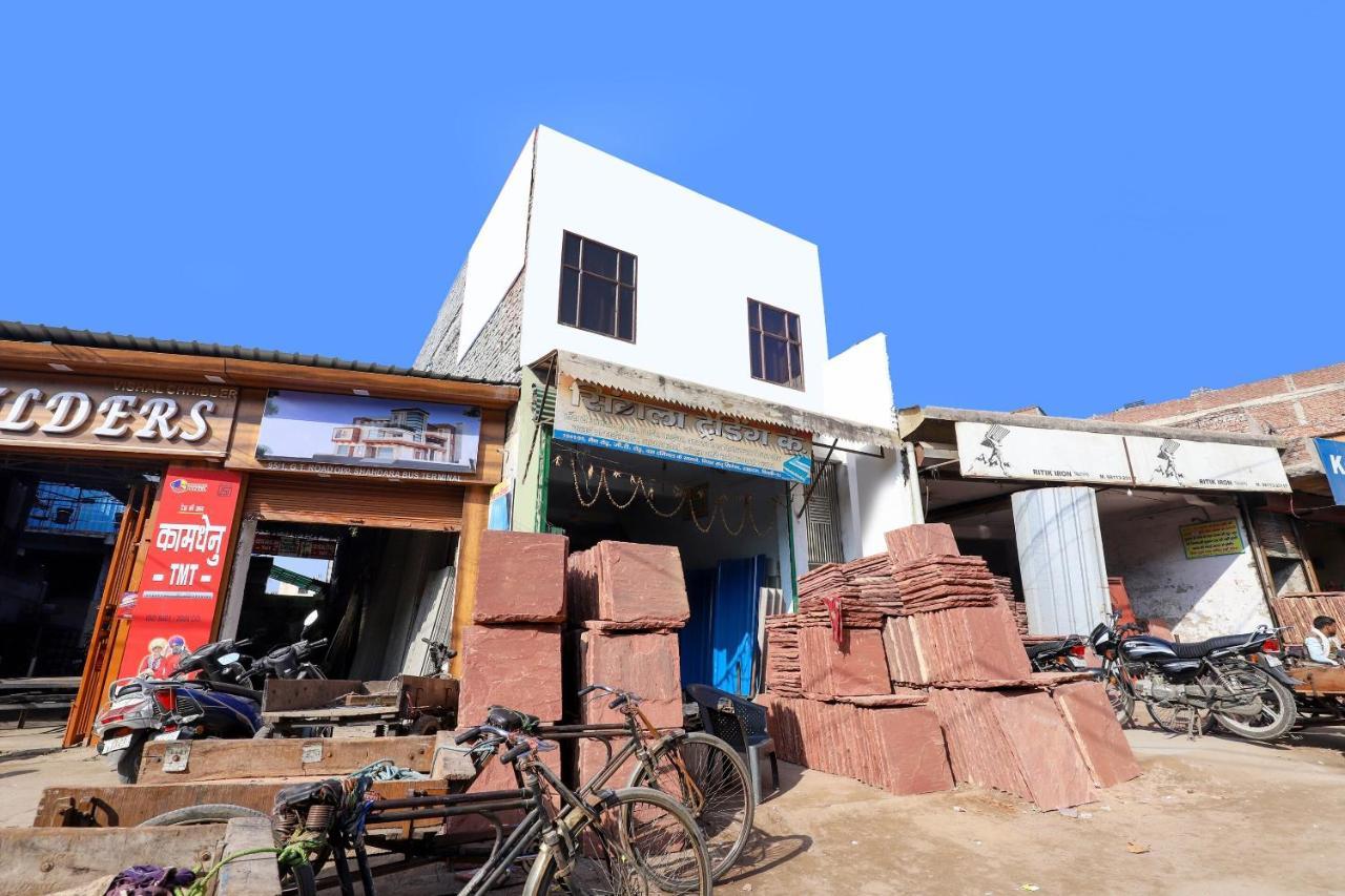 Oyo 77819 Shahdara Inn Új-Delhi Kültér fotó