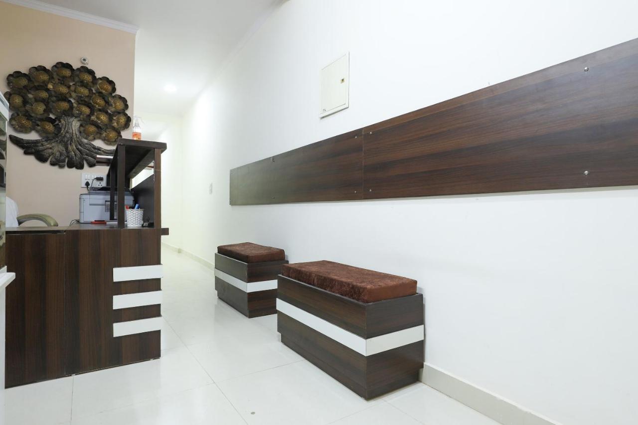 Oyo 77819 Shahdara Inn Új-Delhi Kültér fotó