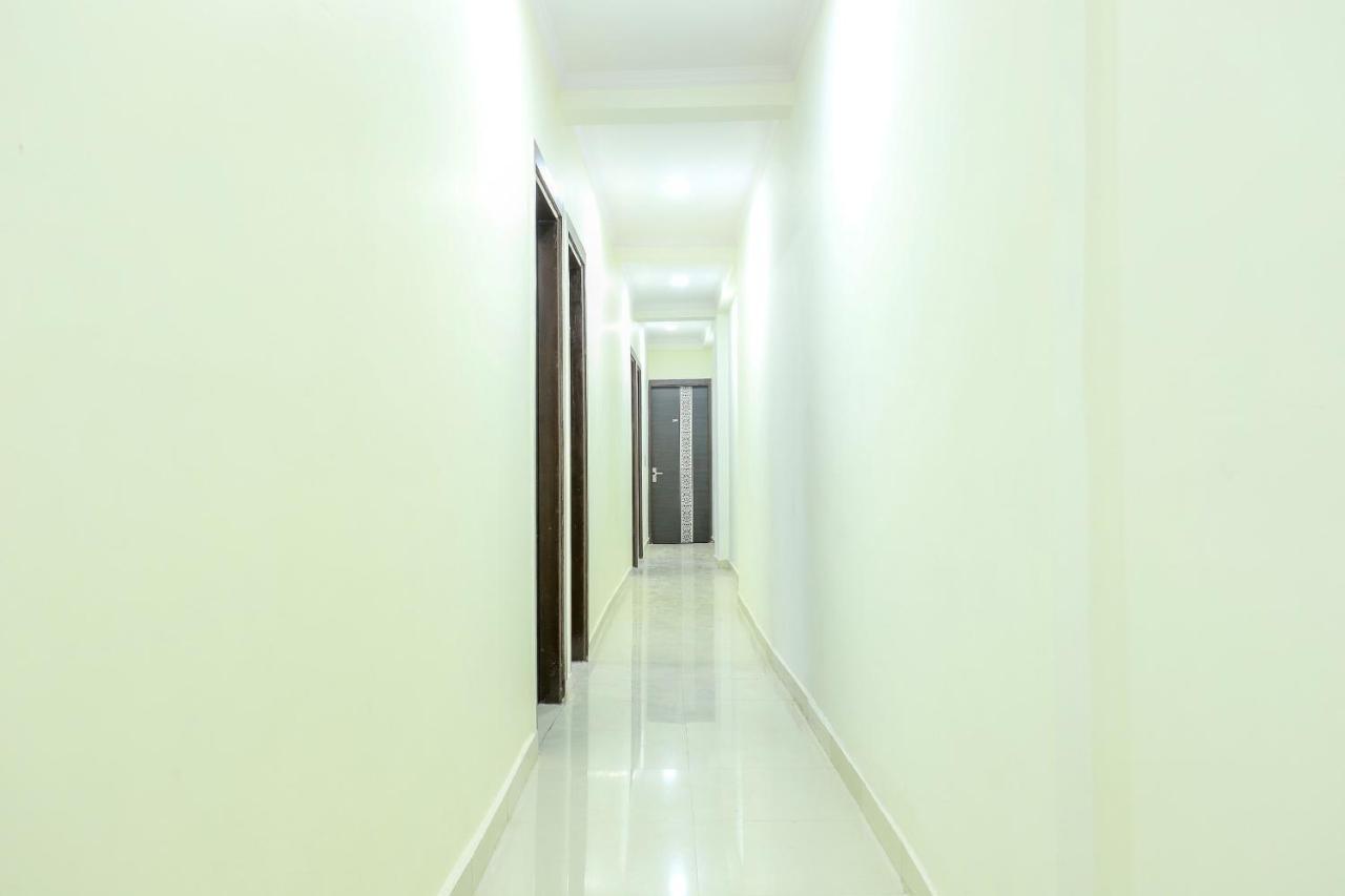 Oyo 77819 Shahdara Inn Új-Delhi Kültér fotó